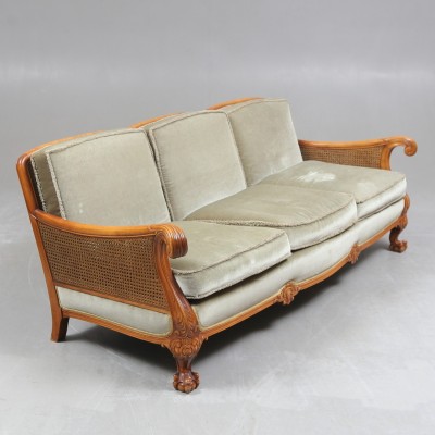 Senovinė “Chippendal” stiliaus sofa