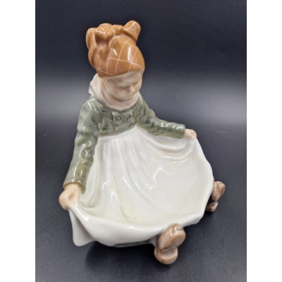 Kolekcinė Royal Copenhagen porcelianinė figūrėlė Amager Girl