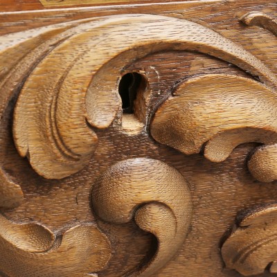 Oak chest of drawers