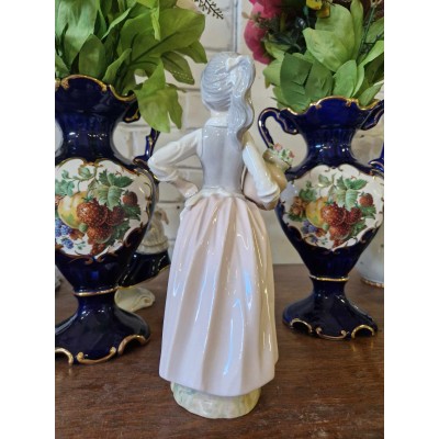 Porcelain statuette (Tengra, Spain)
