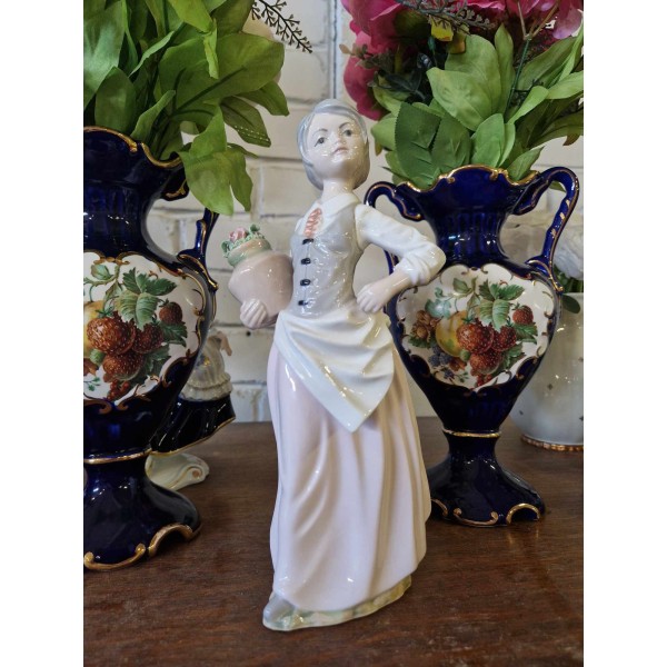 Porcelain statuette (Tengra, Spain)
