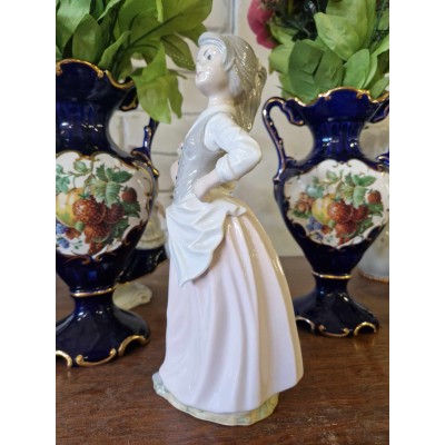 Porcelain statuette (Tengra, Spain)