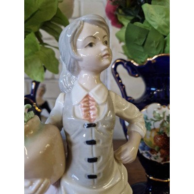 Porcelain statuette (Tengra, Spain)