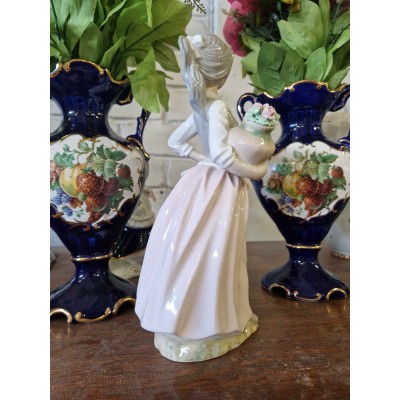 Porcelain statuette (Tengra, Spain)