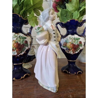 Porcelain statuette (Tengra, Spain)
