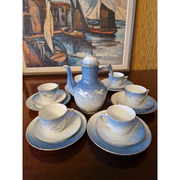 Porcelain coffee set "Blue Seagull"