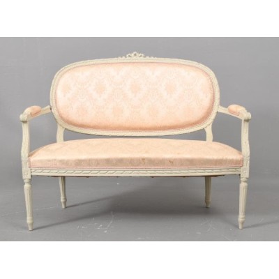 Rokoko stiliaus dvivietė sofutė – elegancijos akcentas Jūsų interjere. Rokoko stiliaus dvivietė sofutė – elegancijos akcentas Jūsų interjere.