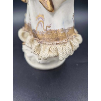 Porcelain statuette (Lady)