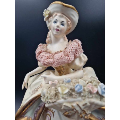 Porcelain statuette (Lady)