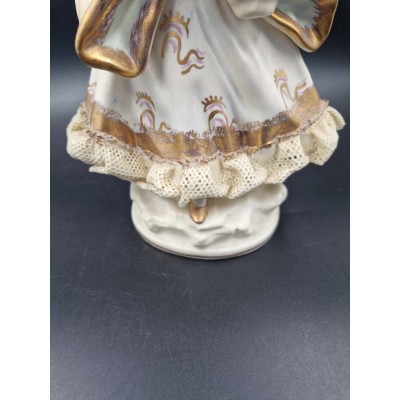 Porcelain statuette (Lady)