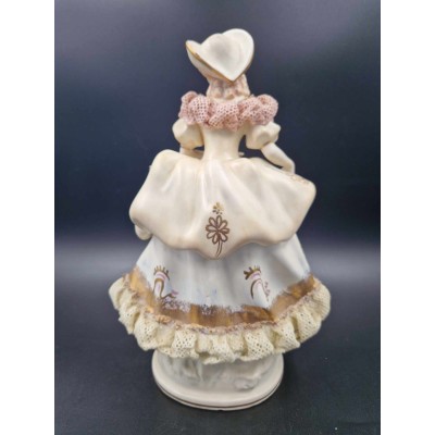 Porcelain statuette (Lady)