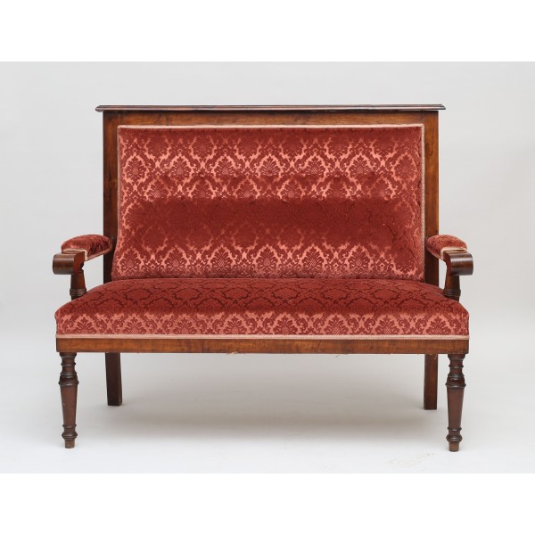 Renesanso stiliaus sofa
