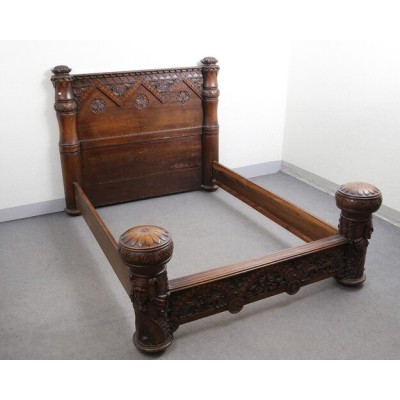 Baroque style bed