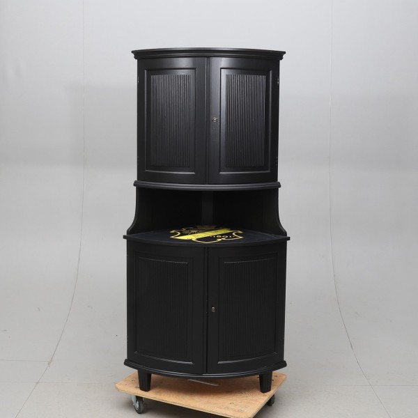 Gustavian style chest of drawers