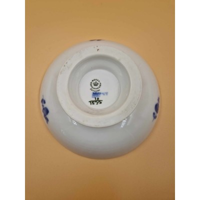 Royal Copenhagen "Blue Flower" decorative plate