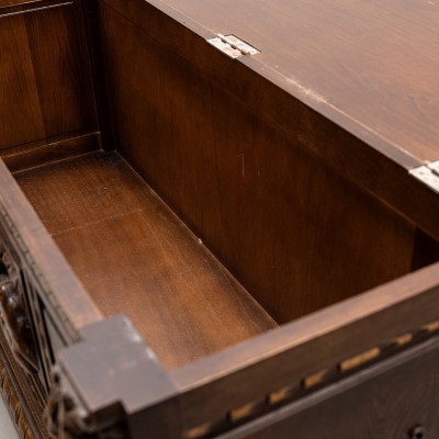 Baroque style chest