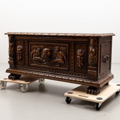 Baroque style chest