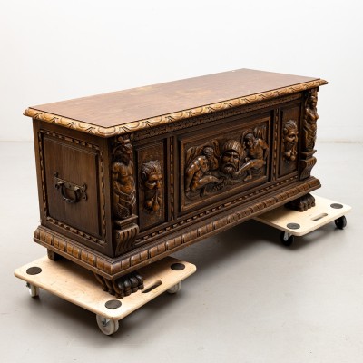 Baroque style chest