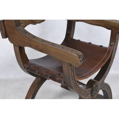 Antique armchair (DANTESTOL)