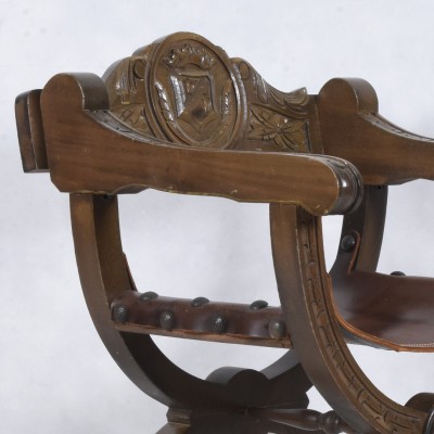 Antique armchair (DANTESTOL)
