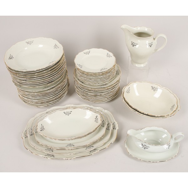 Porcelain dinner service (54 pieces)