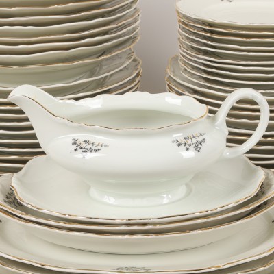 Porcelain dinner service (54 pieces)