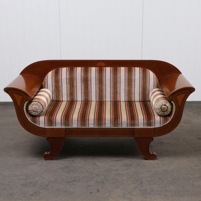 Empire stiliaus sofa
