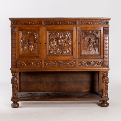 Antique chest of drawers