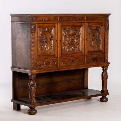 Antique chest of drawers
