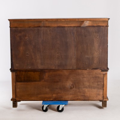 Antique chest of drawers