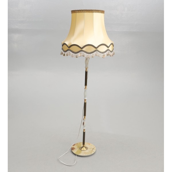 Floor lamp