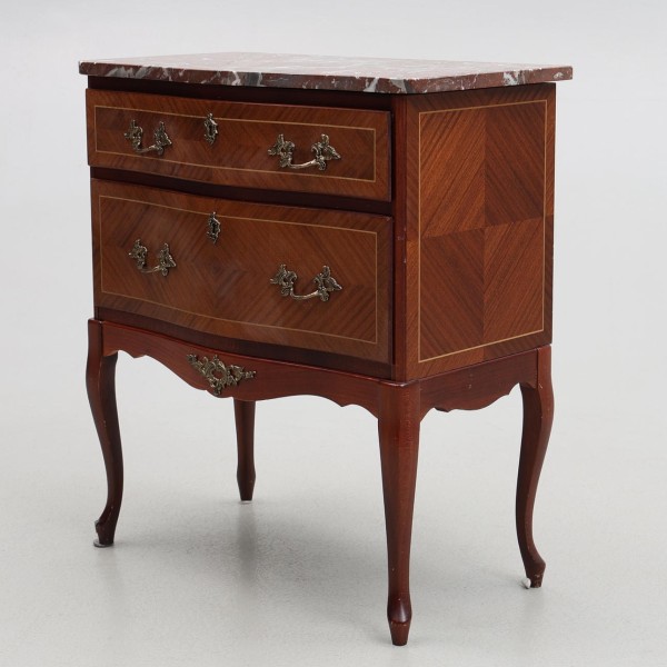 RokokoStill chest of drawers