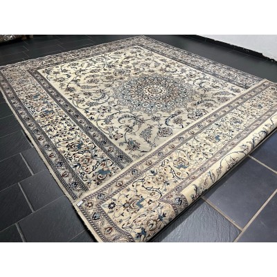 Rankomis surištas Persiškas kilimas "Nain" (380cm x 290cm)