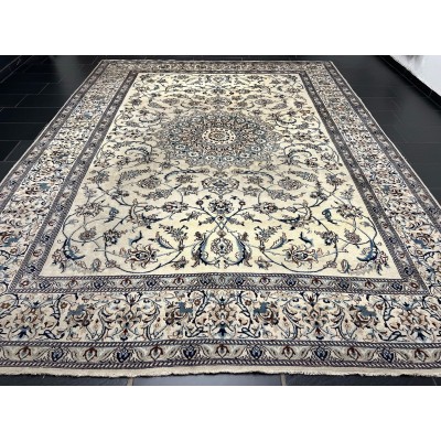 Hand-knotted Persian carpet "Nain" (380cm x 290cm)
