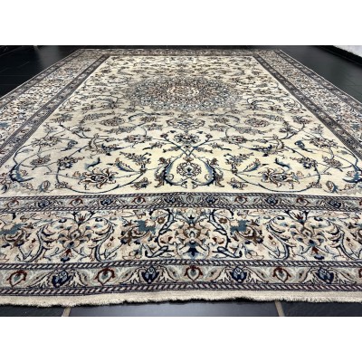 Hand-knotted Persian carpet "Nain" (380cm x 290cm)