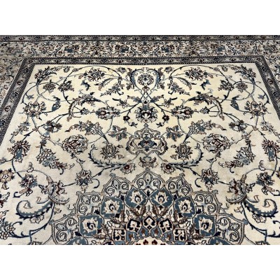 Hand-knotted Persian carpet "Nain" (380cm x 290cm)