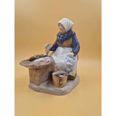 Bing & Grondahl  Porcelianinė Figūrėlė "Fisherman's wife No2233