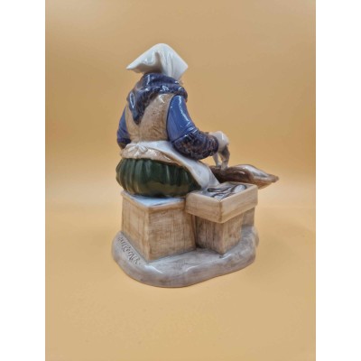 Bing & Grondahl  Porcelianinė Figūrėlė "Fisherman's wife No2233