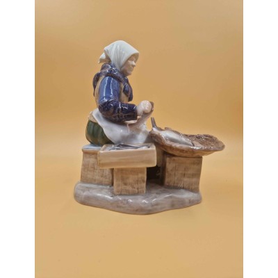 Bing & Grondahl  Porcelianinė Figūrėlė "Fisherman's wife No2233