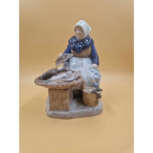 Bing & Grondahl  Porcelianinė Figūrėlė "Fisherman's wife No2233