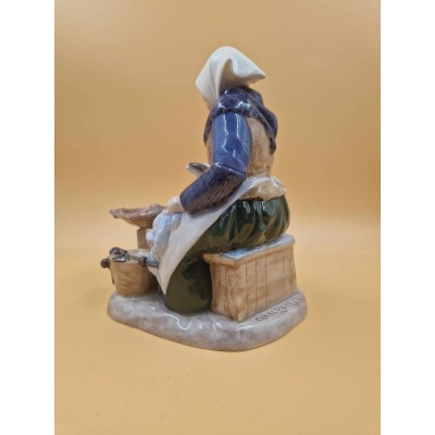 Bing & Grondahl  Porcelianinė Figūrėlė "Fisherman's wife No2233