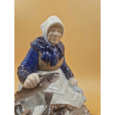 Bing & Grondahl  Porcelianinė Figūrėlė "Fisherman's wife No2233
