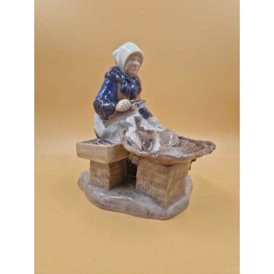 Bing & Grondahl  Porcelianinė Figūrėlė "Fisherman's wife No2233