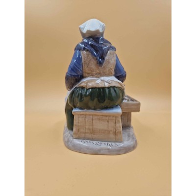 Bing & Grondahl  Porcelianinė Figūrėlė "Fisherman's wife No2233