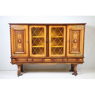 Showcase/chest of drawers/cabinet