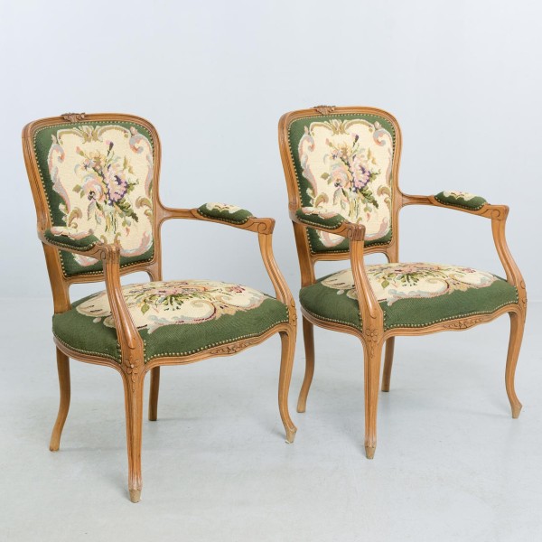 Elegantiški prancūziško stiliaus krėslai