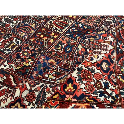 Hand-knotted Fields Bakhtiar Persian rug