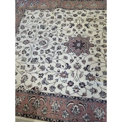 Rankų darbo rytietiškas kilimas Tabriz stiliaus