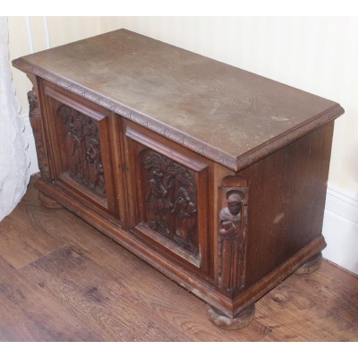 Antique oak chest of drawers