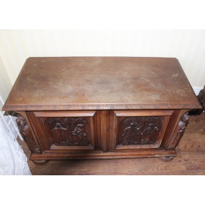 Antique oak chest of drawers